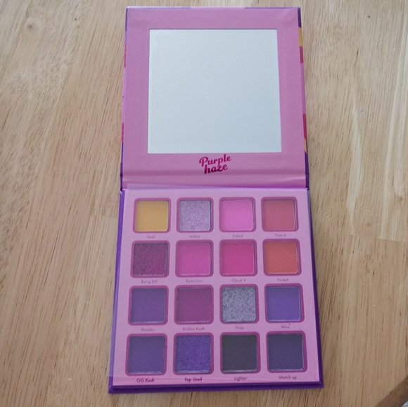 New Kara Purple Haze eye Shadow makeup CD Leaf palette - Picture 2 of 6